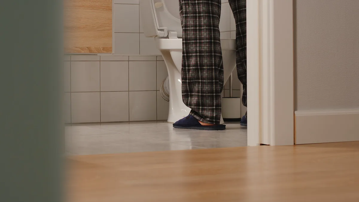 Moet je ineens veel vaker plassen? Dit is wanneer je naar de huisarts moet