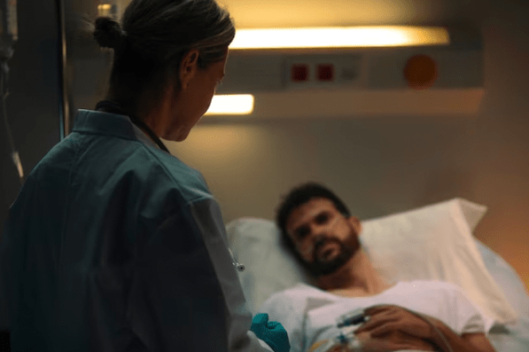 Μετά από μισή δεκαετία σε κώμα, ο άνδρας ξυπνάει για να ακούσει τον γιατρό να λέει: "Λυπάμαι""