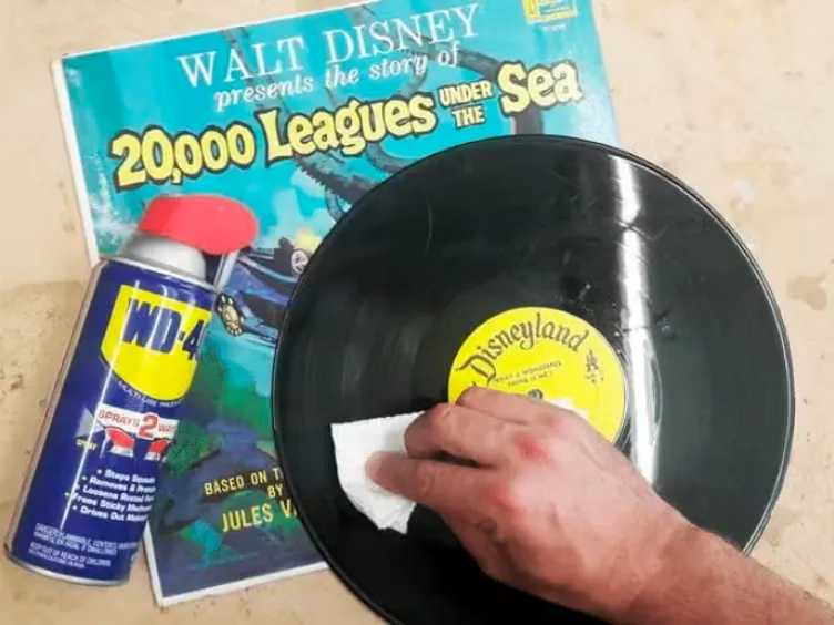 40 σπουδαία WD-40 Hacks που μπορείτε να χρησιμοποιήσετε σε όλο το σπίτι