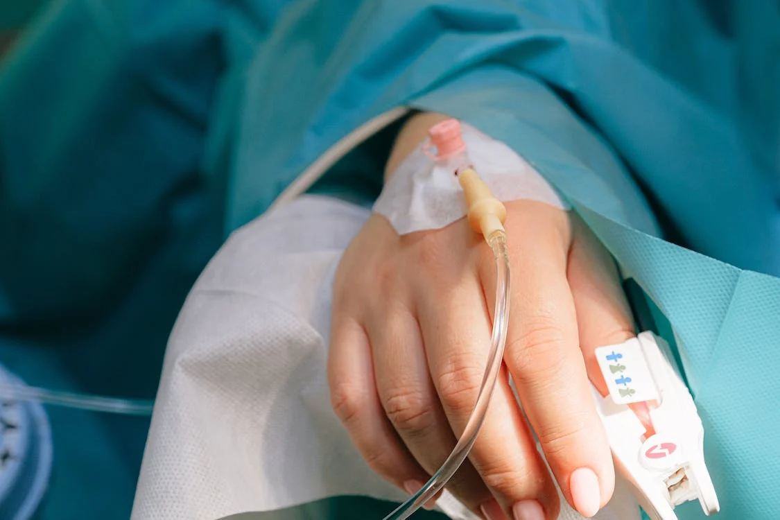 3 εβδομάδες μετά τη γέννηση των διδύμων, η μαμά αισθάνθηκε αδιαθεσία - όταν ο γιατρός βλέπει τον υπέρηχο, λέει: "Λυπάμαι"
