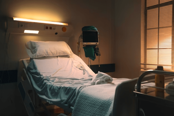 Μετά από μισή δεκαετία σε κώμα, ο άνδρας ξυπνάει για να ακούσει τον γιατρό να λέει: "Λυπάμαι""
