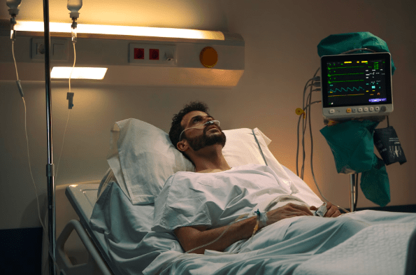 Μετά από μισή δεκαετία σε κώμα, ο άνδρας ξυπνάει για να ακούσει τον γιατρό να λέει: "Λυπάμαι""