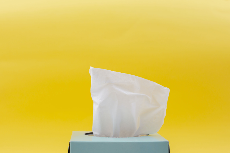 Vous avez laissé un mouchoir dans la machine à laver ? Ces conseils vous aideront!