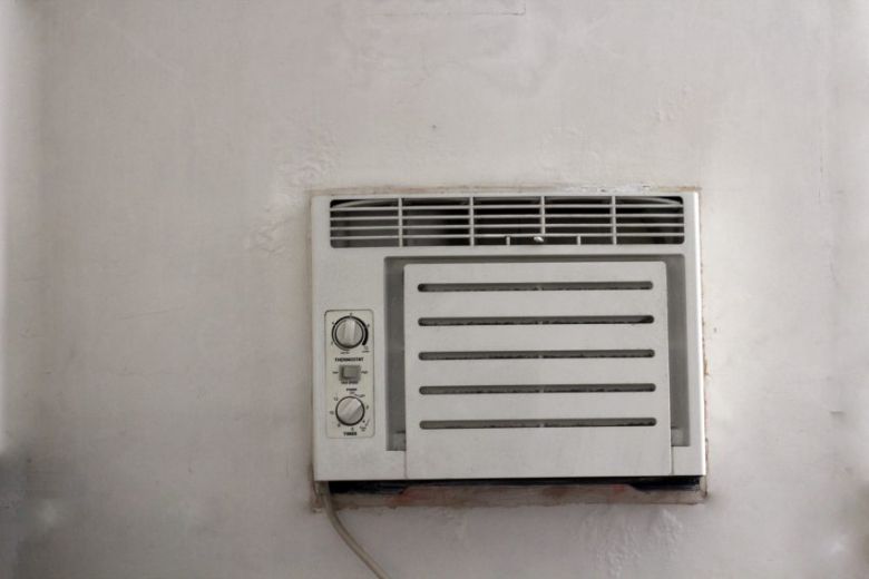 Utiliser votre climatisation une chaude journée d’été ? Adorable mais méfiez-vous de ces choses-là !