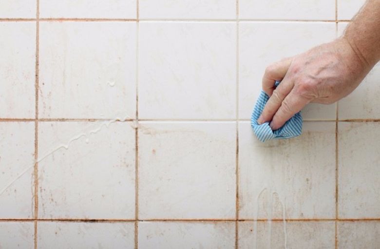 Les carrelages de votre salle de bain ne sont plus beaux !  Ainsi, ils brilleront à nouveau