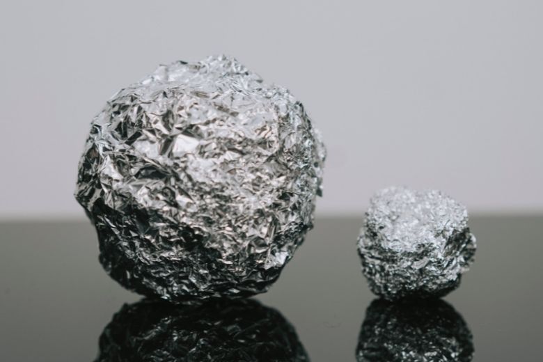 Voici pourquoi vous devriez mettre une boule de papier d'aluminium dans votre lave-vaisselle
