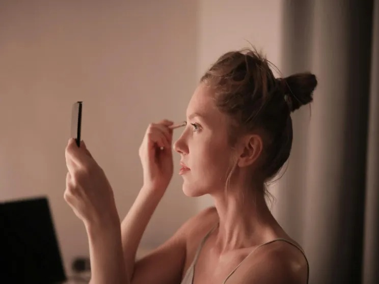 Pourquoi vous ne devriez jamais dormir avec du maquillage !