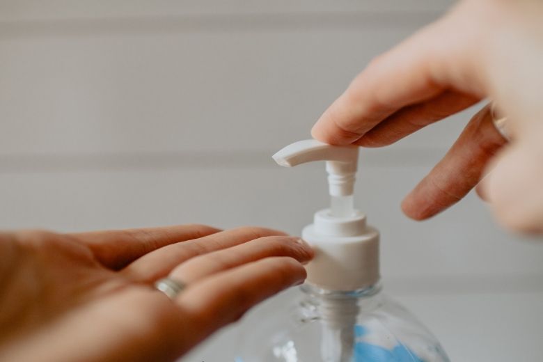 Apparemment, nous utilisons mal le gel nettoyant pour les mains