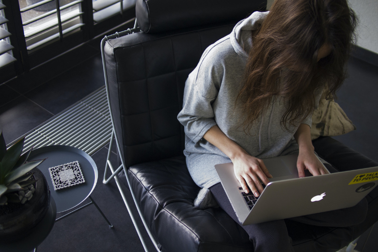 Voici comment réduire les effets néfastes de la position assise toute la journée