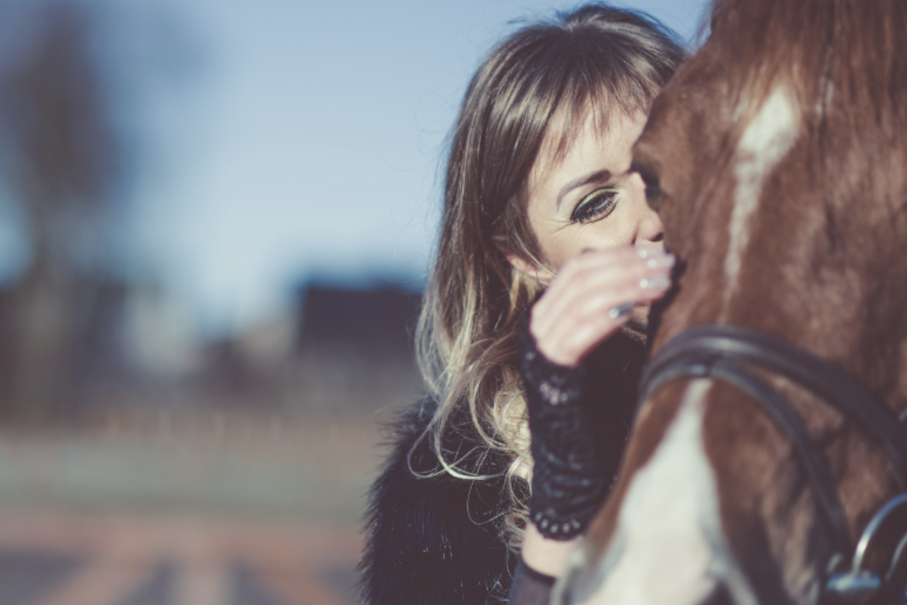 Cheval étreint femme enceinte - Le médecin voit l’échographie et appelle la police