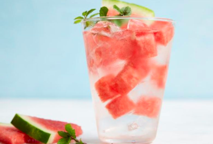 This simple drink will detox your body and give you a flat stomach!