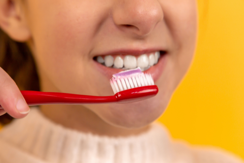 Should you brush your teeth before or after breakfast?