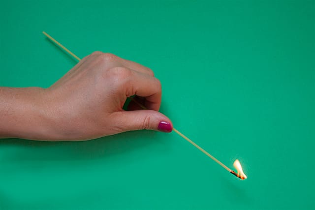 Genius: This is the reason why you should light a piece of spaghetti on fire!