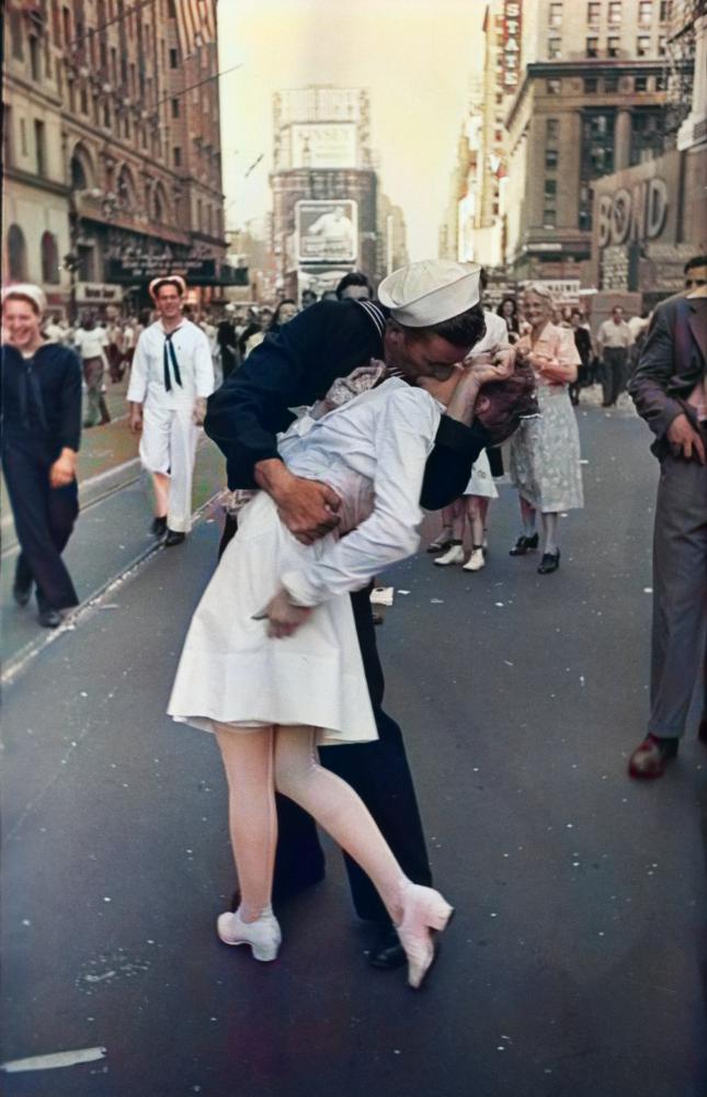 Famous And Iconic Historical Pictures - Colorized!