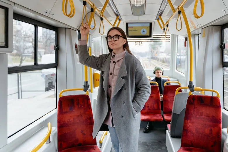 Boy Enters Bus Barefoot, Driver Immediately Calls The Police