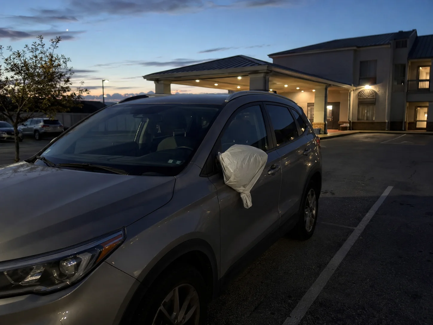 Always Place a Bag on Your Car Mirror When Traveling Alone – Here's Why...