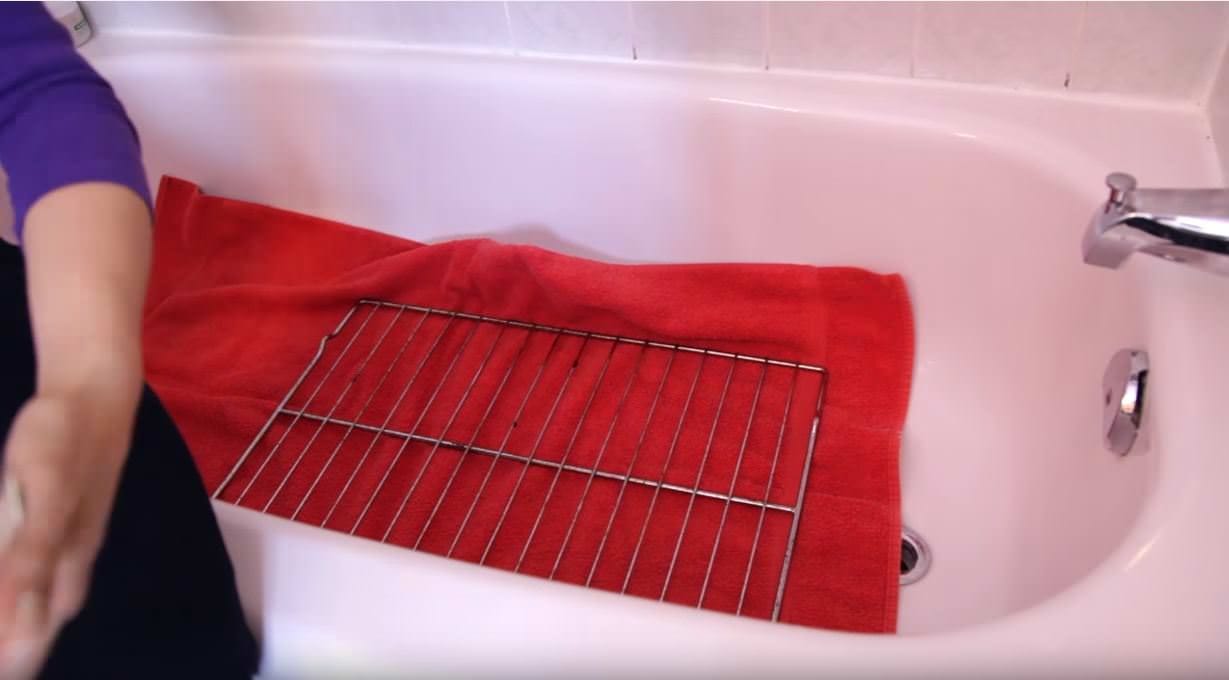 You've probably been cleaning oven racks wrong your entire life! THIS is how to do it!