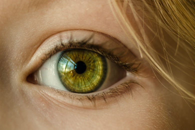 These are the first symptoms of age-related cataract
