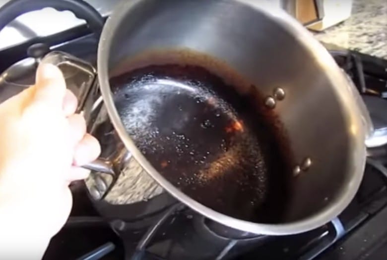 Cleaning burnt pots or pans is super easy if you use THIS trick!