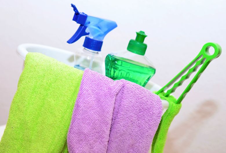 Got a nasty smell lingering in your home? Here are 10 ways to make your house smell like heaven!