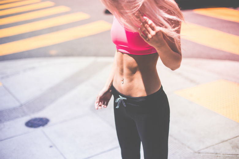 5 exercises for your abs that you can do within a minute