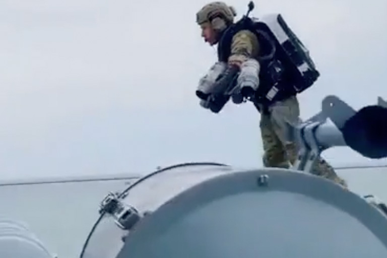 Sailors couldn’t believe their eyes when they saw this figure flying towards them