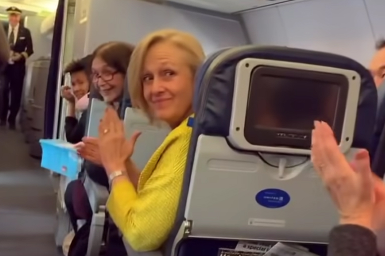 Elderly woman (89) is rejected from business class, but then they find out who she really is