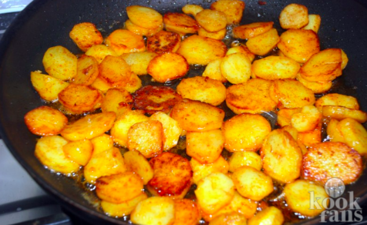 This is how you'll make sure your potato slices end up super crispy! Such an easy trick!