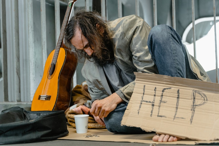 Homeless man reveals his true identity and shocks waitress who brings him food
