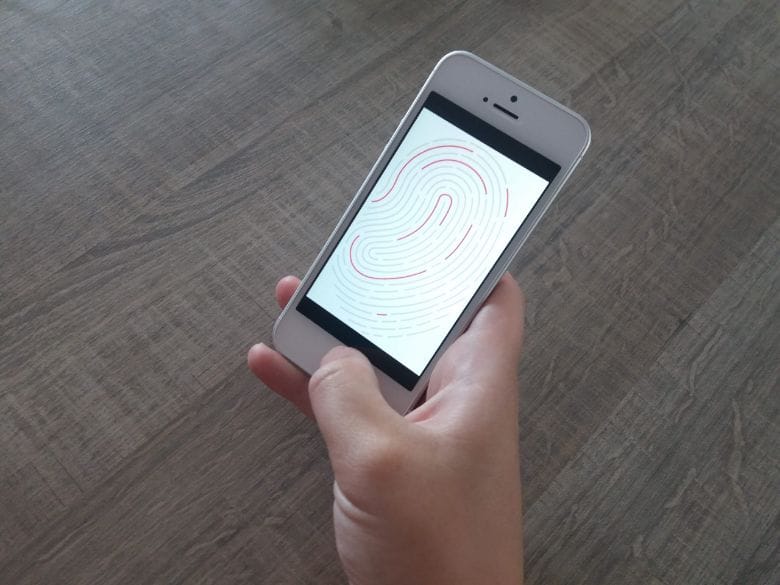 Your iPhone's Touch ID is very easy to hack with this simple trick! It's easier to break in than you think!