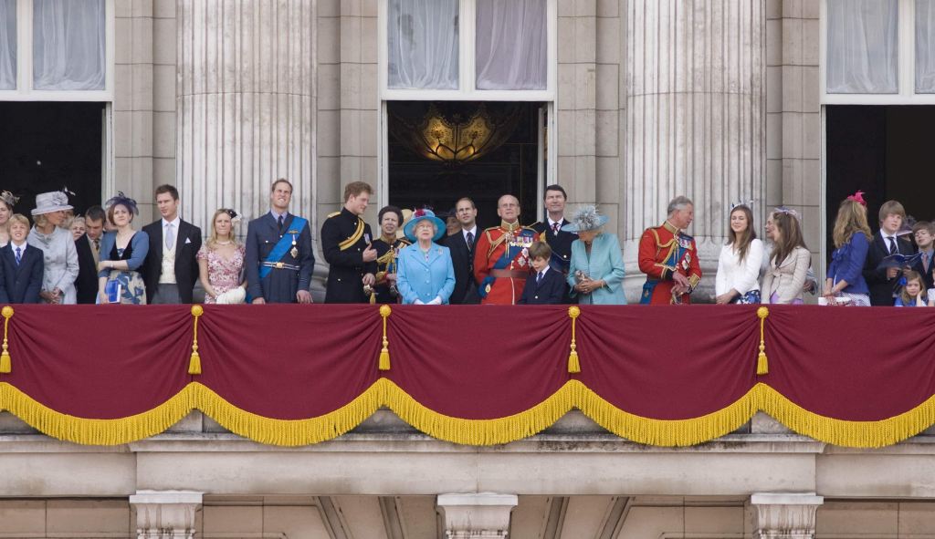 17 Weird Things You Didn't Know The British Royal Family Can't Do