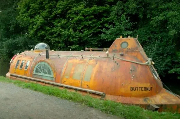 22 Year Old Woman Couldn’t Afford Rent—So She Moved Into An Old Submarine
