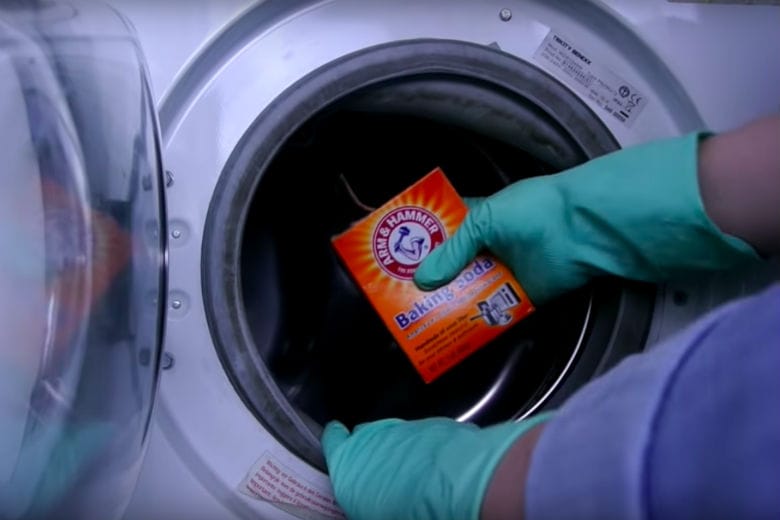 4 reasons why you should always keep a box of baking soda near your washing machine