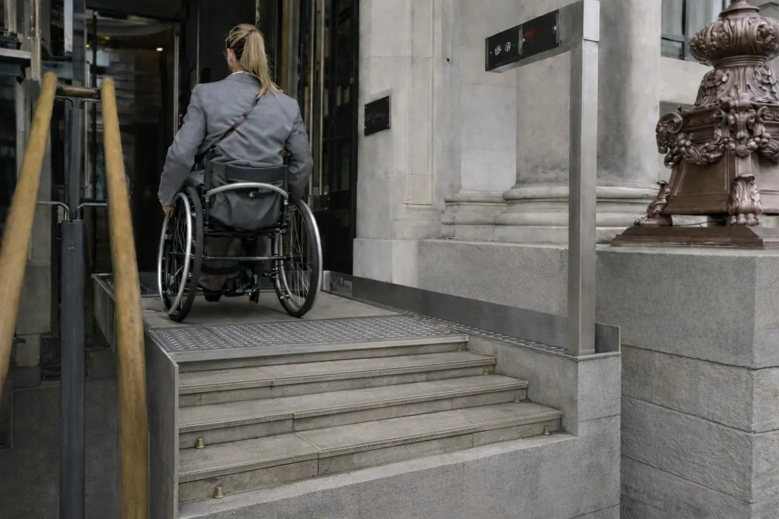 This Lady in a Wheelchair Refused Help at the Stairs — What Happened Next Silenced the Entire Crowd