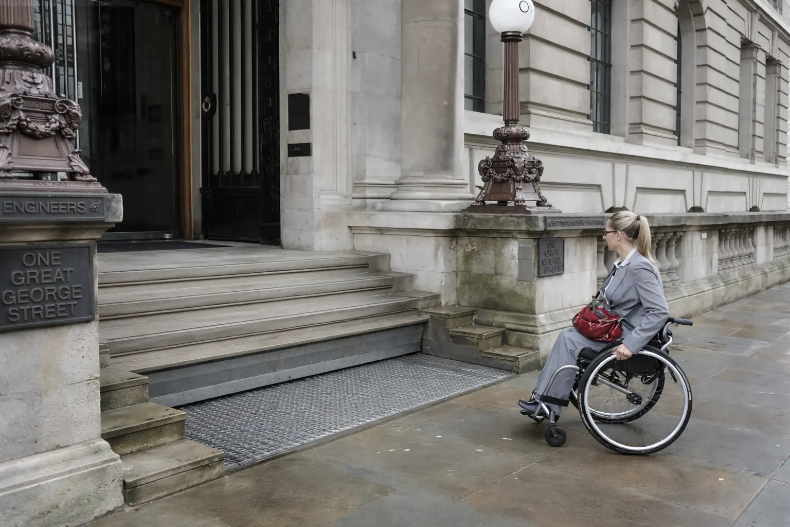 This Lady in a Wheelchair Refused Help at the Stairs — What Happened Next Silenced the Entire Crowd