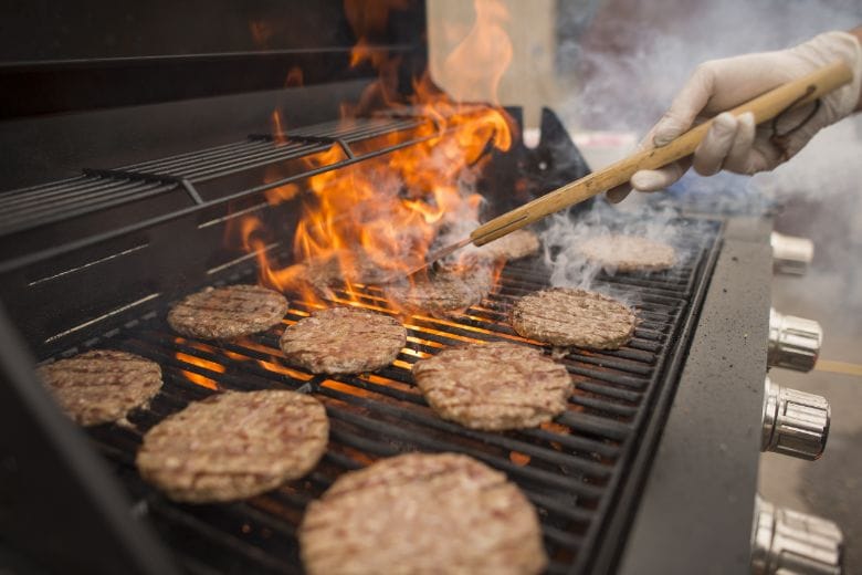 This is why you should put an old newspaper on the barbecue grill grate