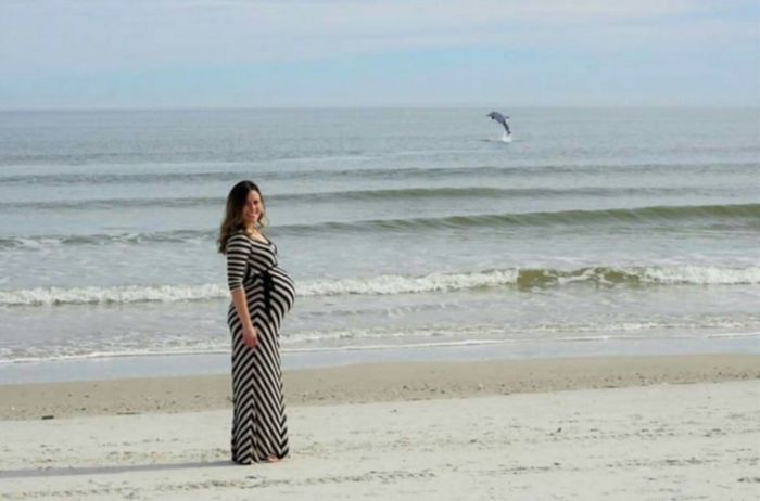 Man photographs pregnant wife and sees something incredible in the background