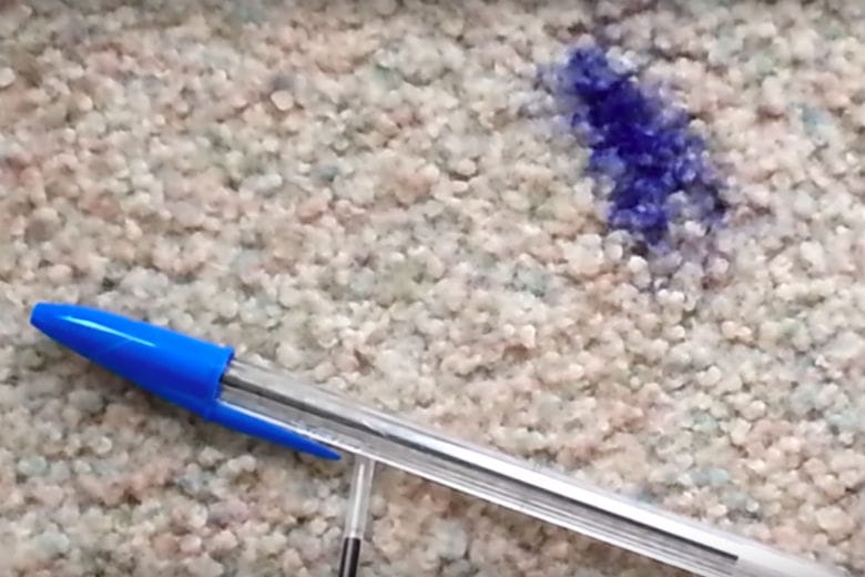 This is how you remove ink stains from your clothes or carpet