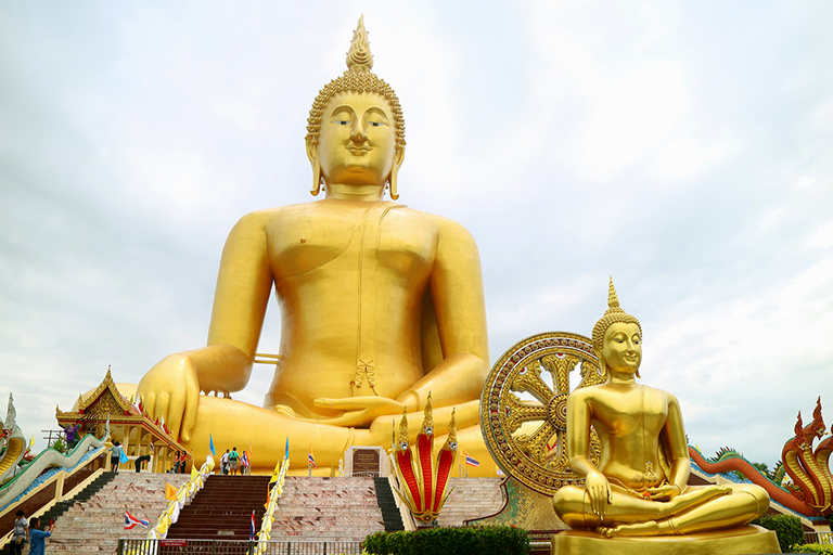 Amazingly Large Statues Found Around The World