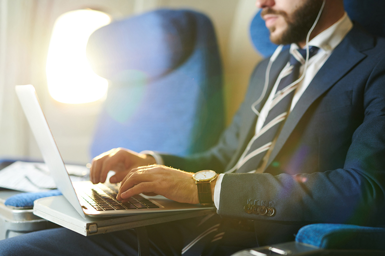 Elderly woman (89) is rejected from business class, but then they find out who she really is
