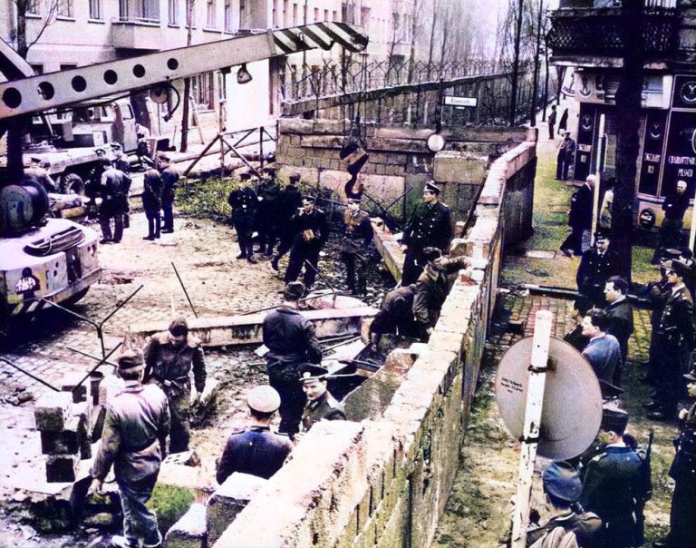 Famous And Iconic Historical Pictures - Colorized!