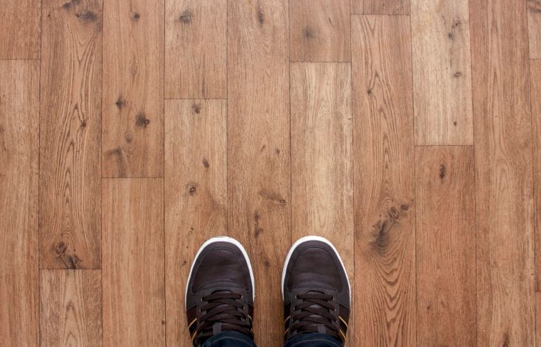This is how you can remove black streaks from your wood floor