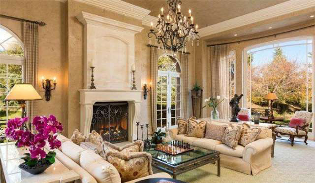 These celebrities live in crazy houses