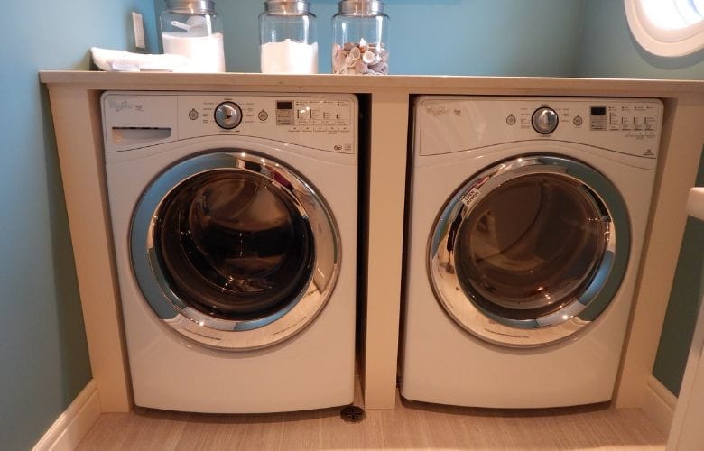 Clothes stinky after washing? This is what's causing it (and how to solve it)