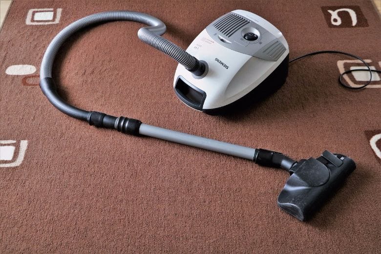 Does your vacuum cleaner smell bad? THIS trick will make it smell super fresh again!