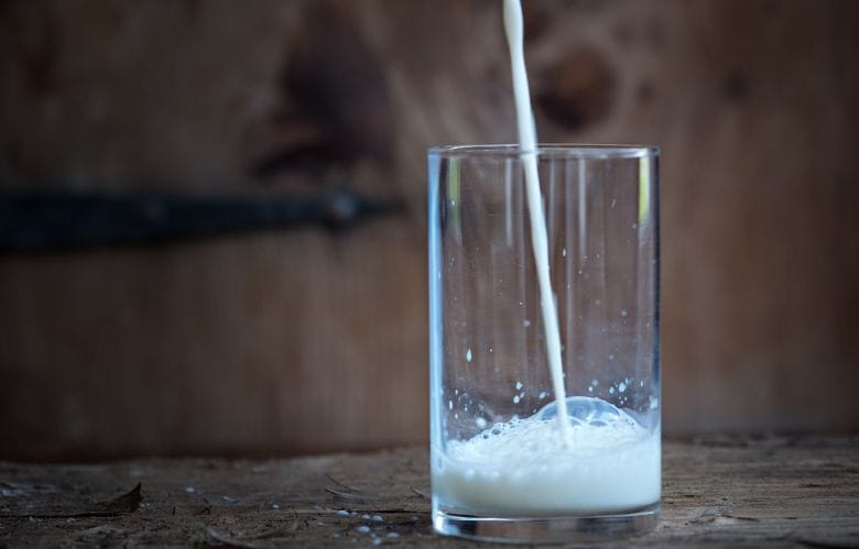 You can easily remove these three stubborn stains with... milk!