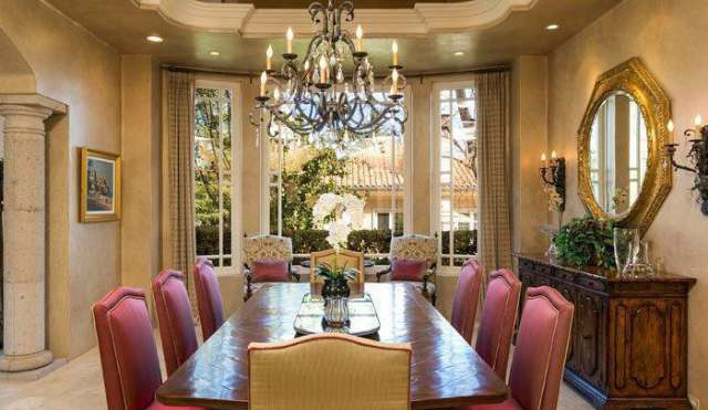 These celebrities live in crazy houses