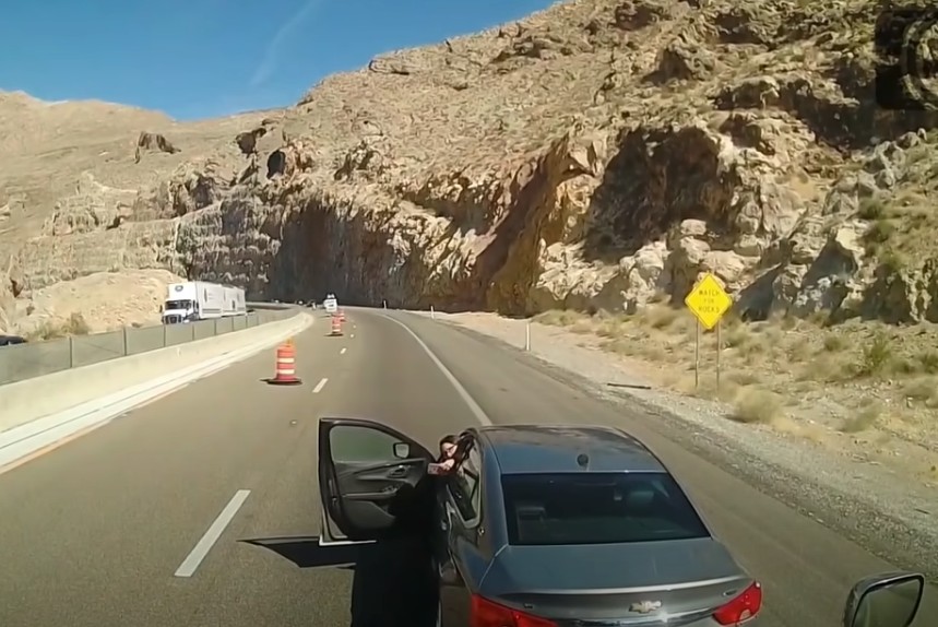 Entitled Woman's Roadrage Goes Viral