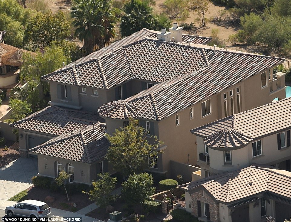 These celebrities live in crazy houses