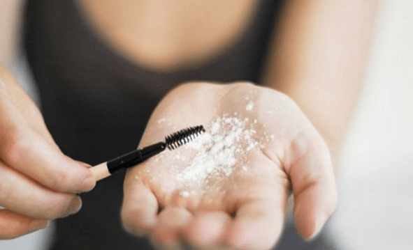 Do you want to make your eyelashes look fuller? We tried this trick and it really works!